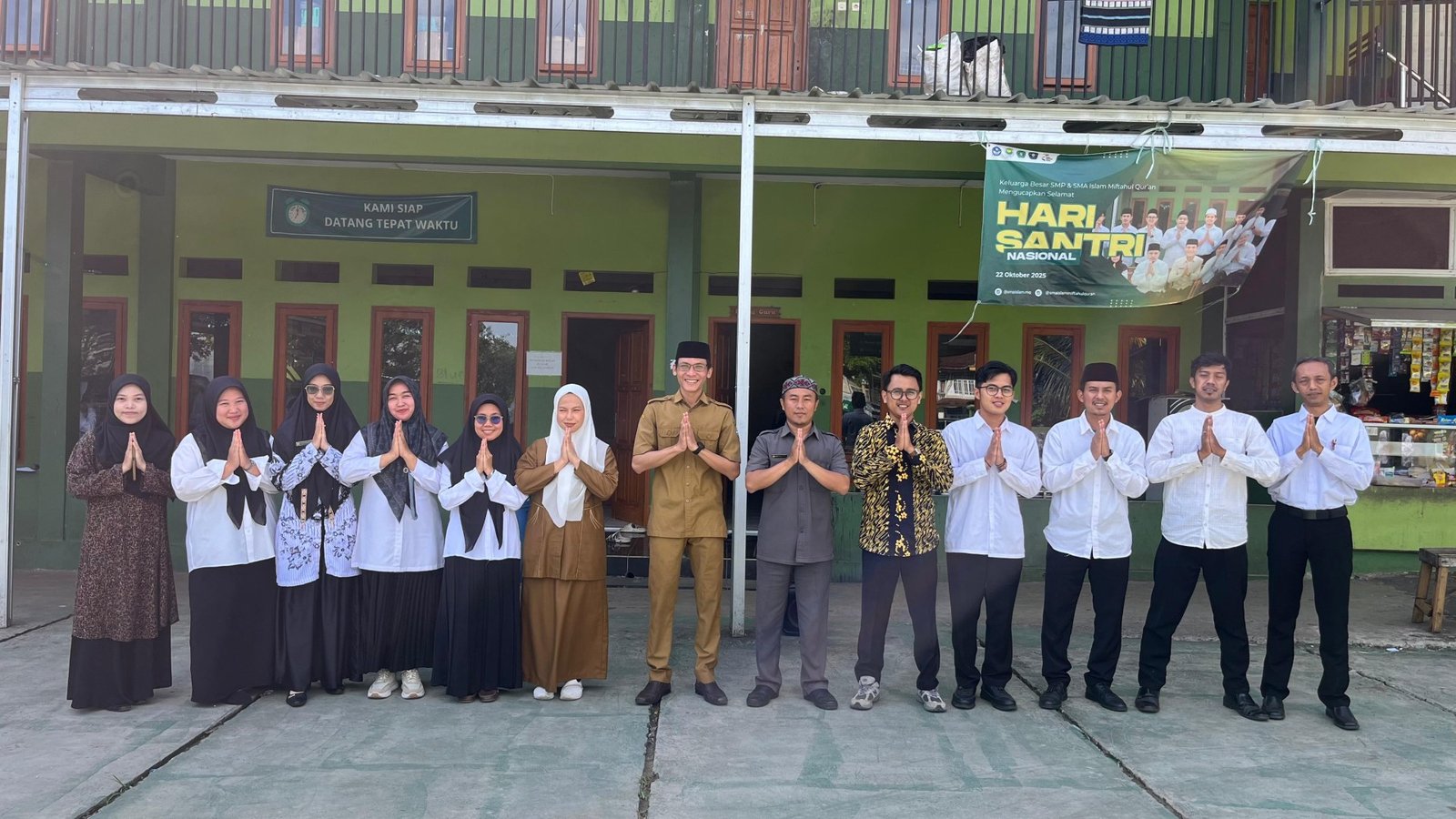 Foto bersama Dewan Guru