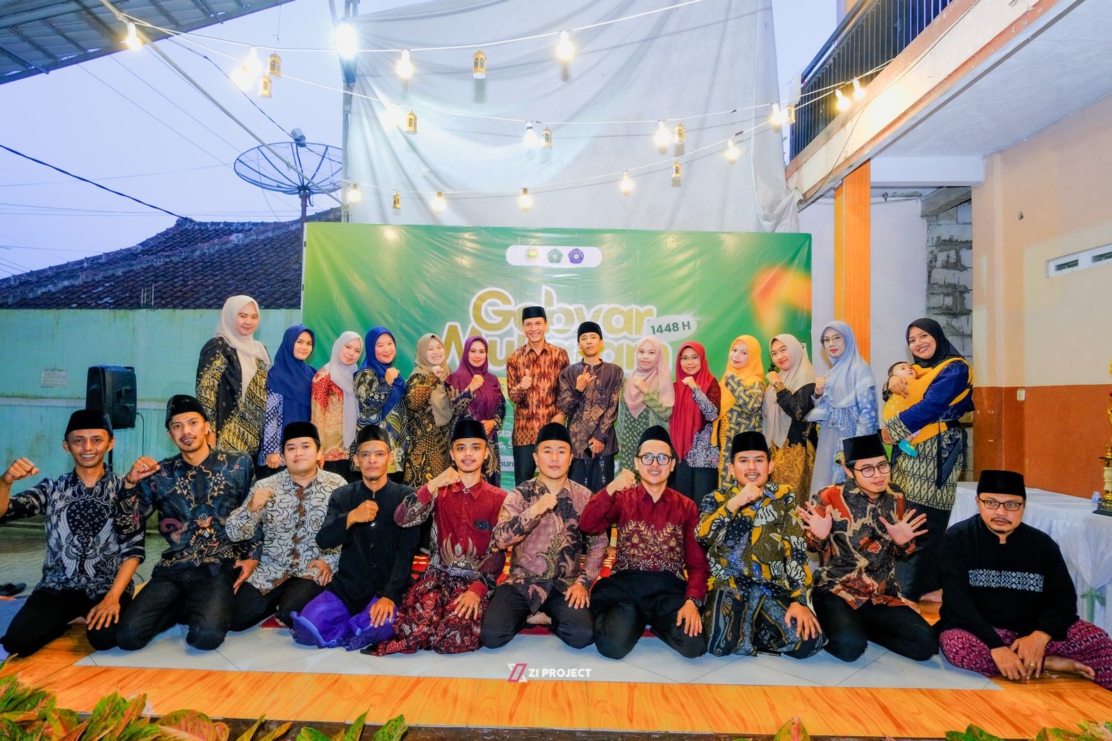 Foto bersama pada kegiatan Kenaikan kelas Tahun Pelajaran 2025-2026