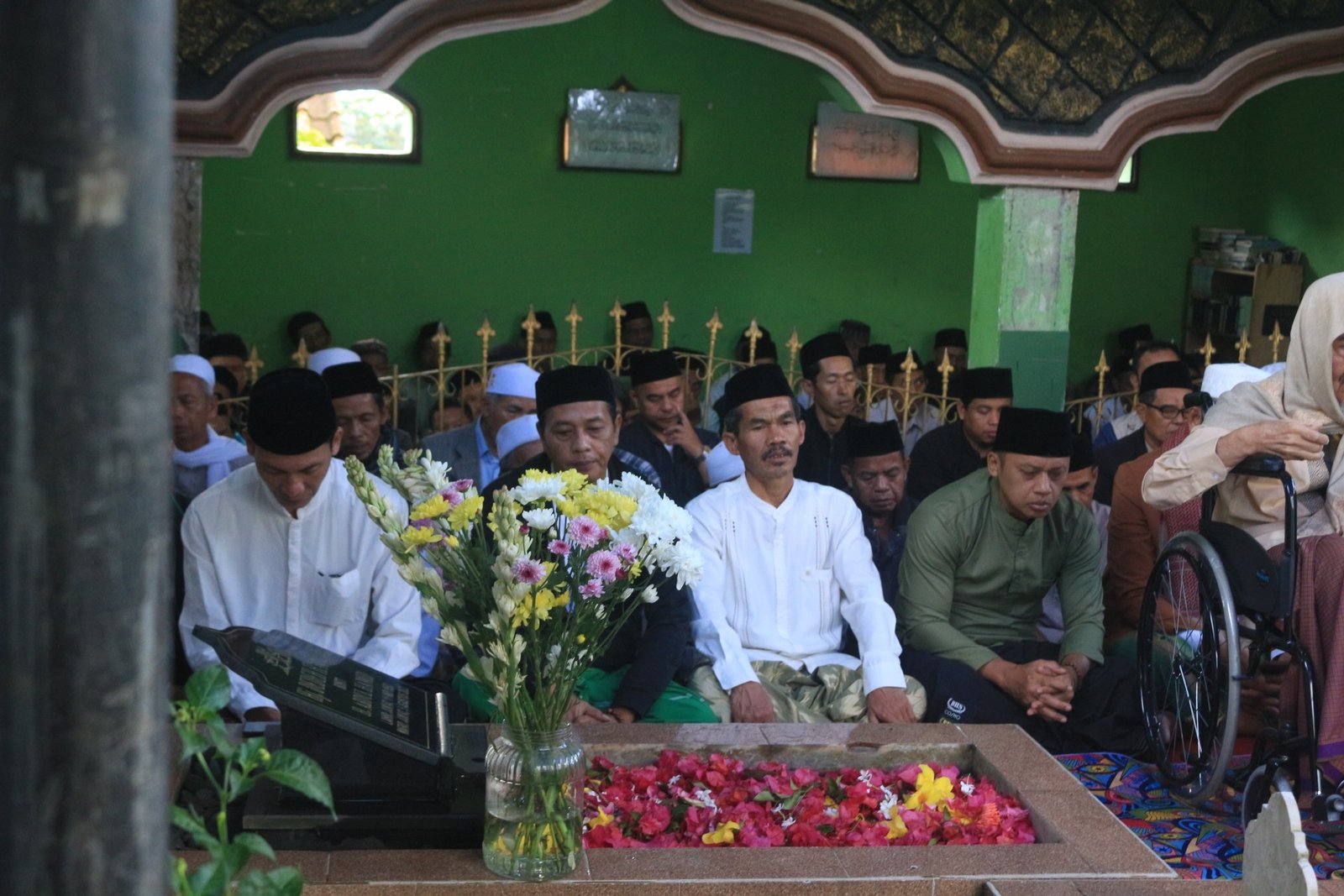 Kegiatan Ziarah pada momentum Haul Alm. Umi Hj. Dedeh Haolah Isteri dari kasepuhan Mama KH. Jaohari 'Arifin