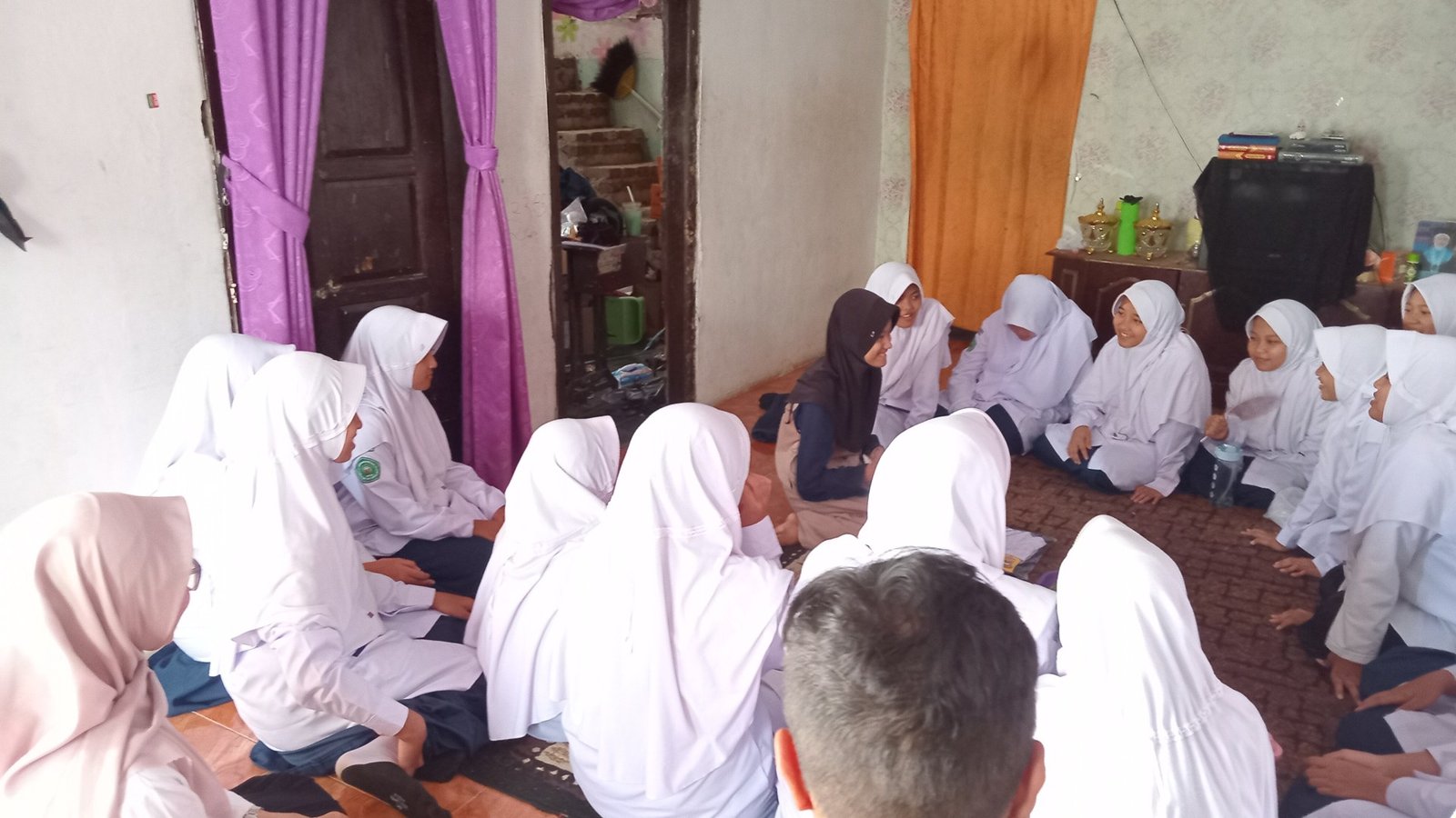 Kegiatan Home Visit oleh peserta didik