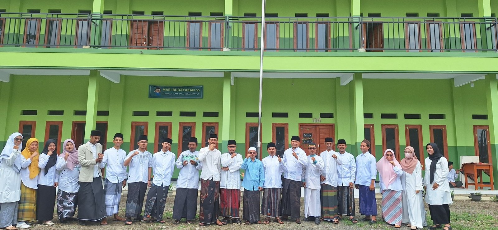Foto bersama pada Hari Santri Nasional (HSN) Tahun' 2025