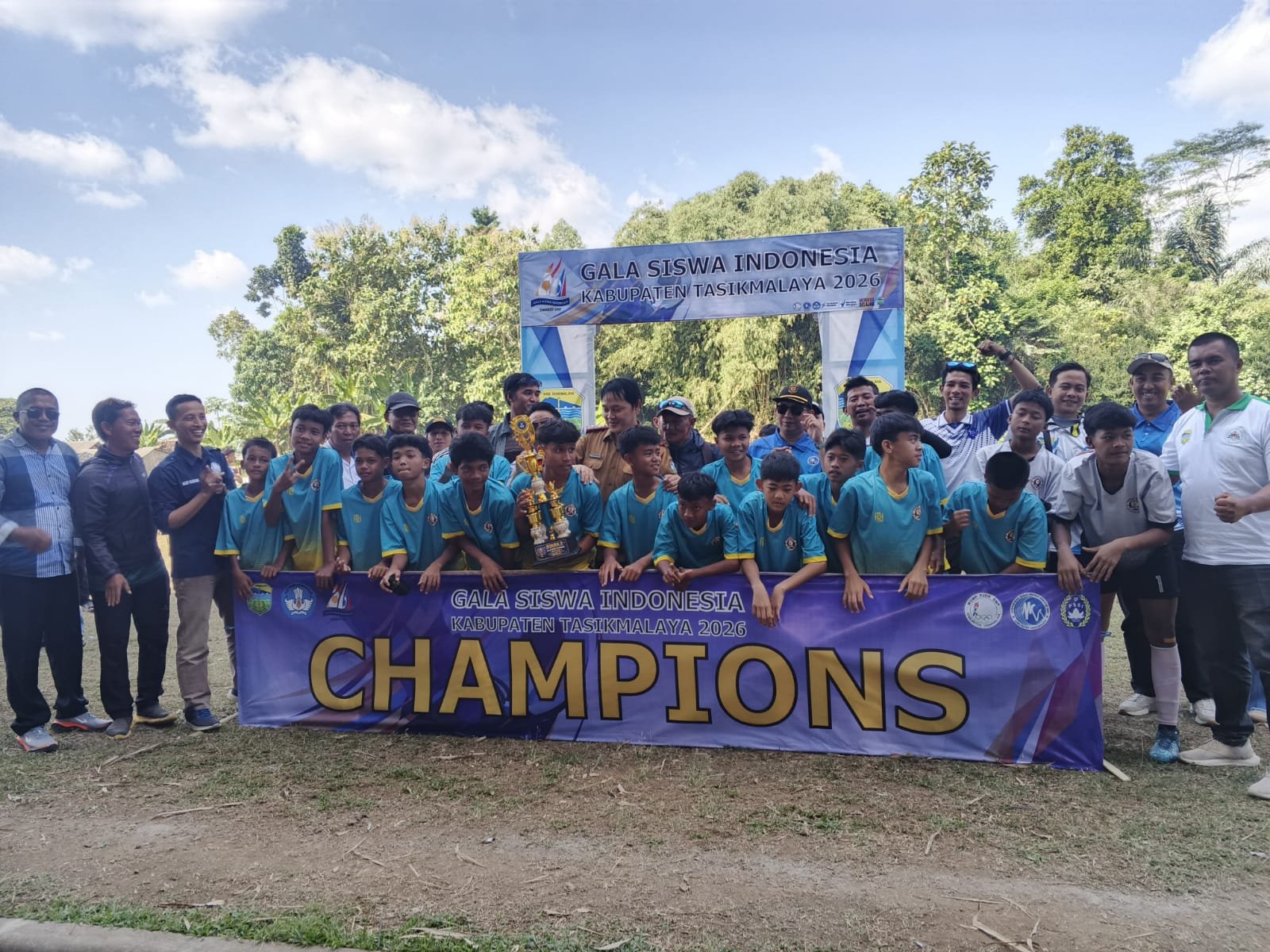 Tim Sepak Bola Jamanis Pada Turnamen Gala Siswa Tingkat Kab. Tasikmalaya