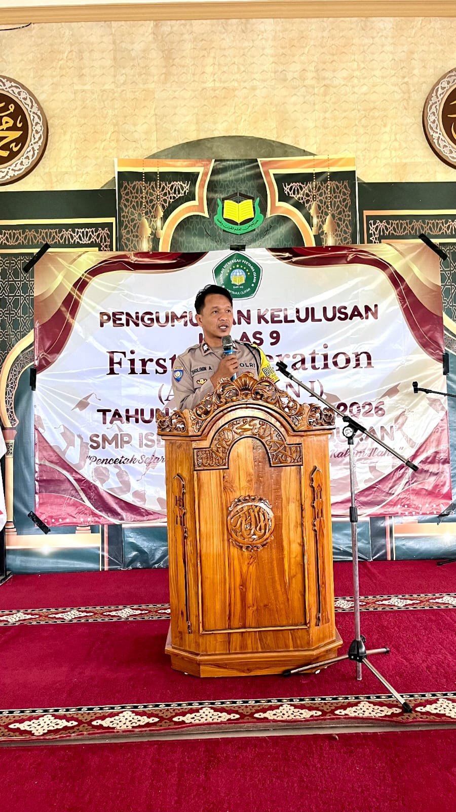 Aipda. Solihin Abdillah saat memberikan sambutan dan arahan pada Kelulusan Kelas IX TP. 2025-2026