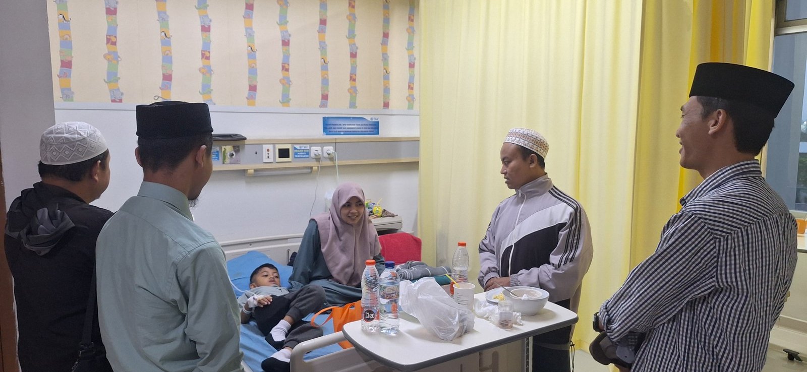 Kunjungan penjengukan putra dari ketua Yayasan