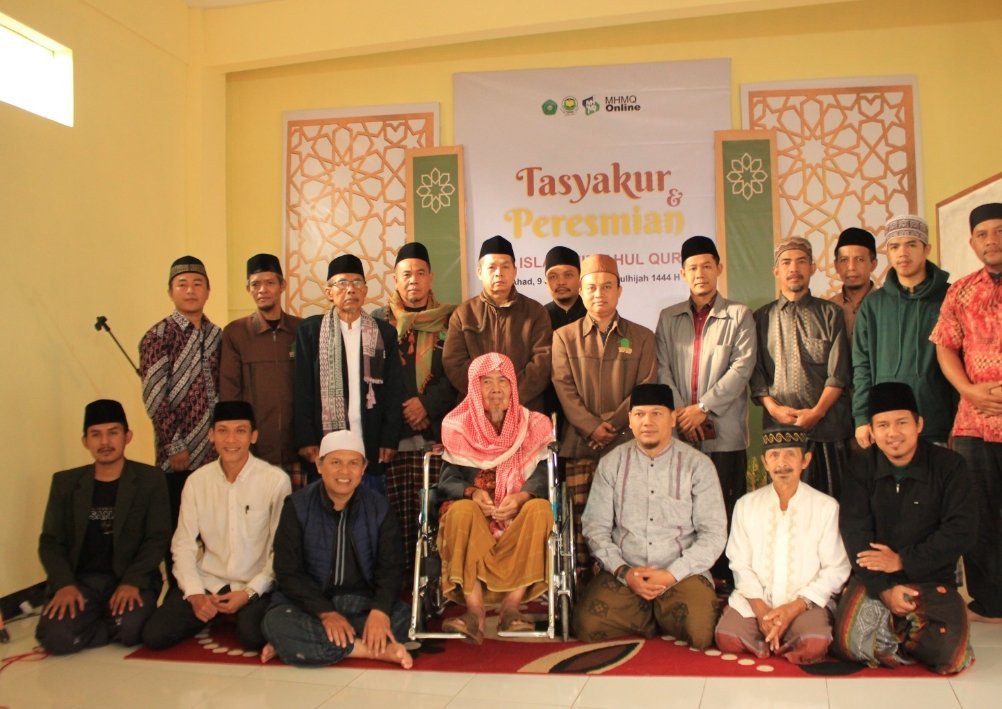 Foto Bersama pada momen Peresmian Gedung SMP Islam Miftahul Qur'an