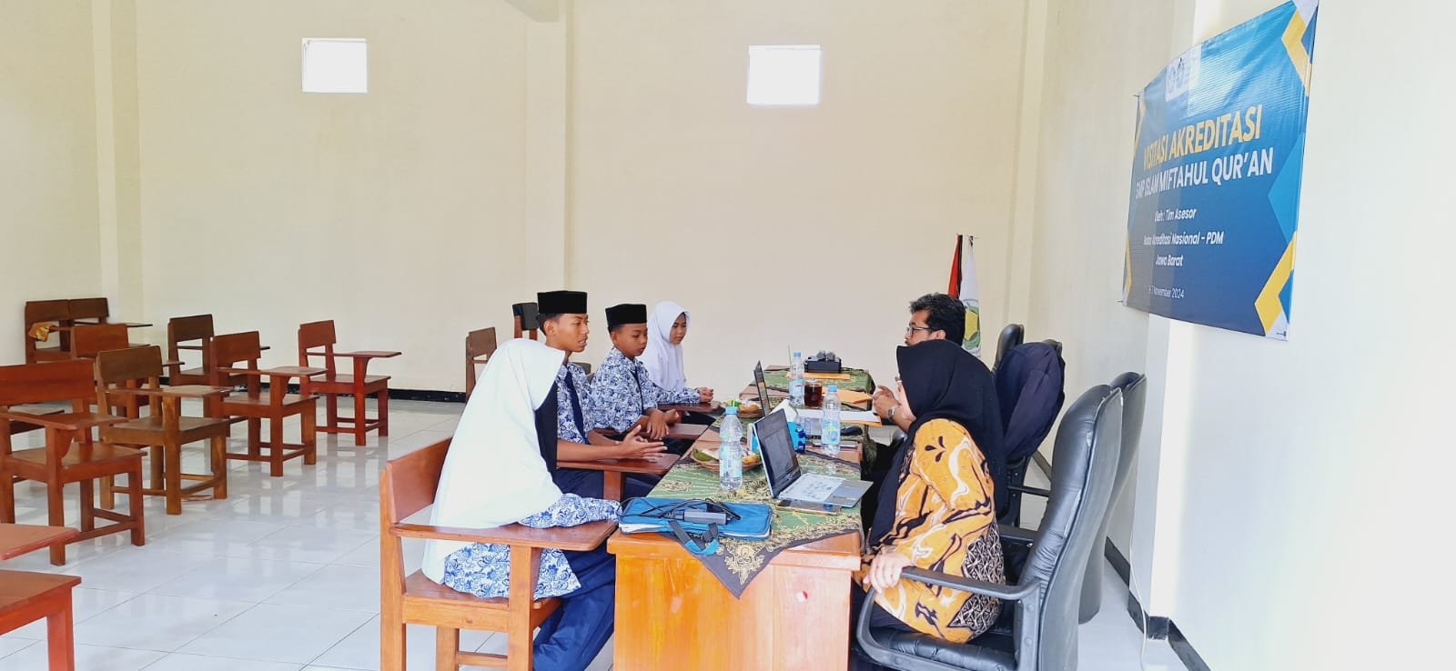 Wawancara pada kegiatan Akreditasi sekolah