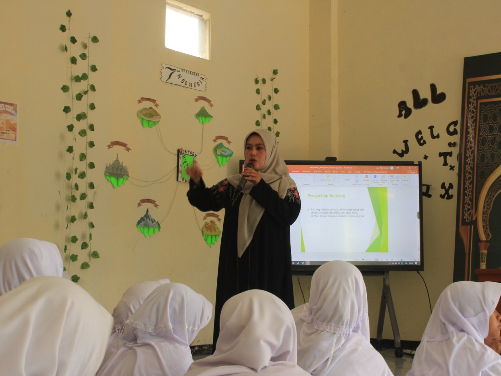 Pemaparan Materi Anti Bullying oleh Ibu Neneng Nurul Jannah, M.Pd.