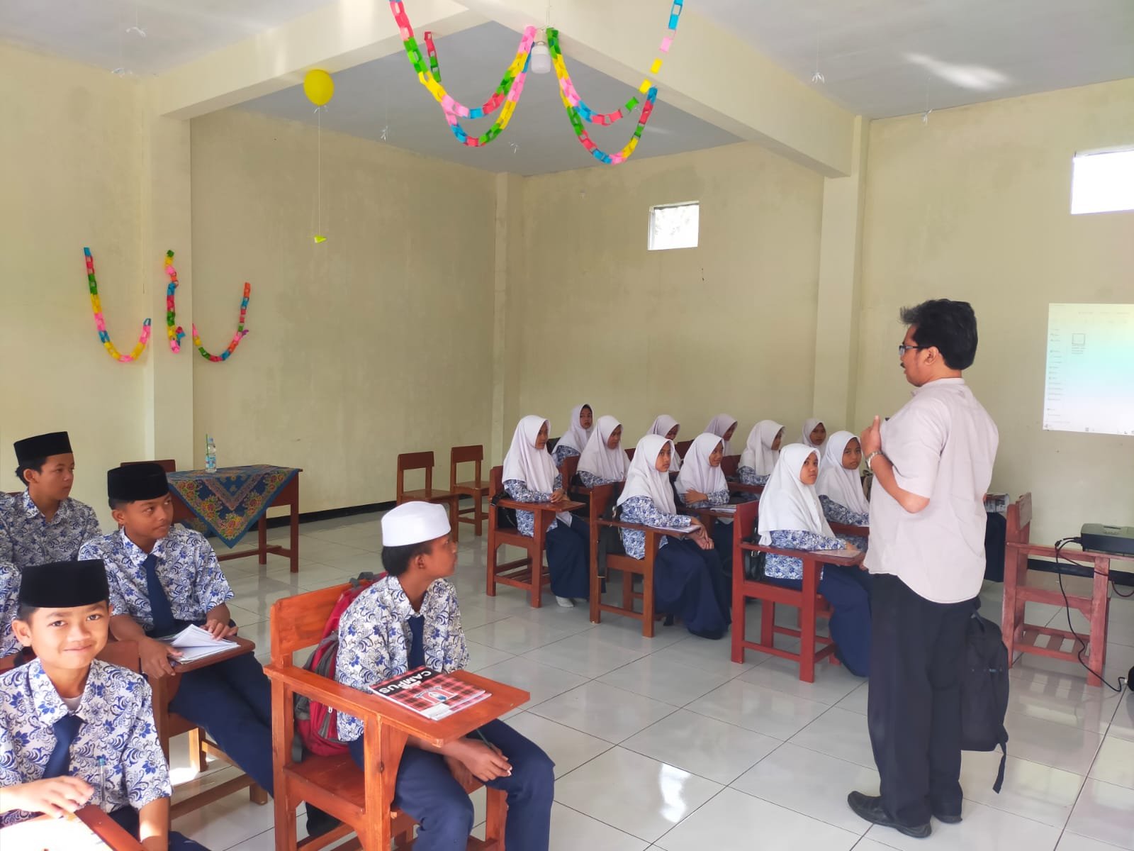 Observasi kelas oleh Asesor saat Akreditasi Sekolah