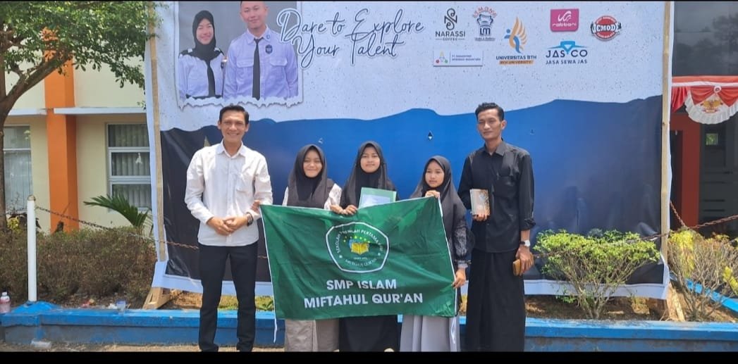 Fahira Jannatul Ma'wa berhasil menjadi juara 2 pada Ajang Islamic Talent Show tingkat SMP/MTs di selenggarakan oleh SMAN 3 Tasikmalaya