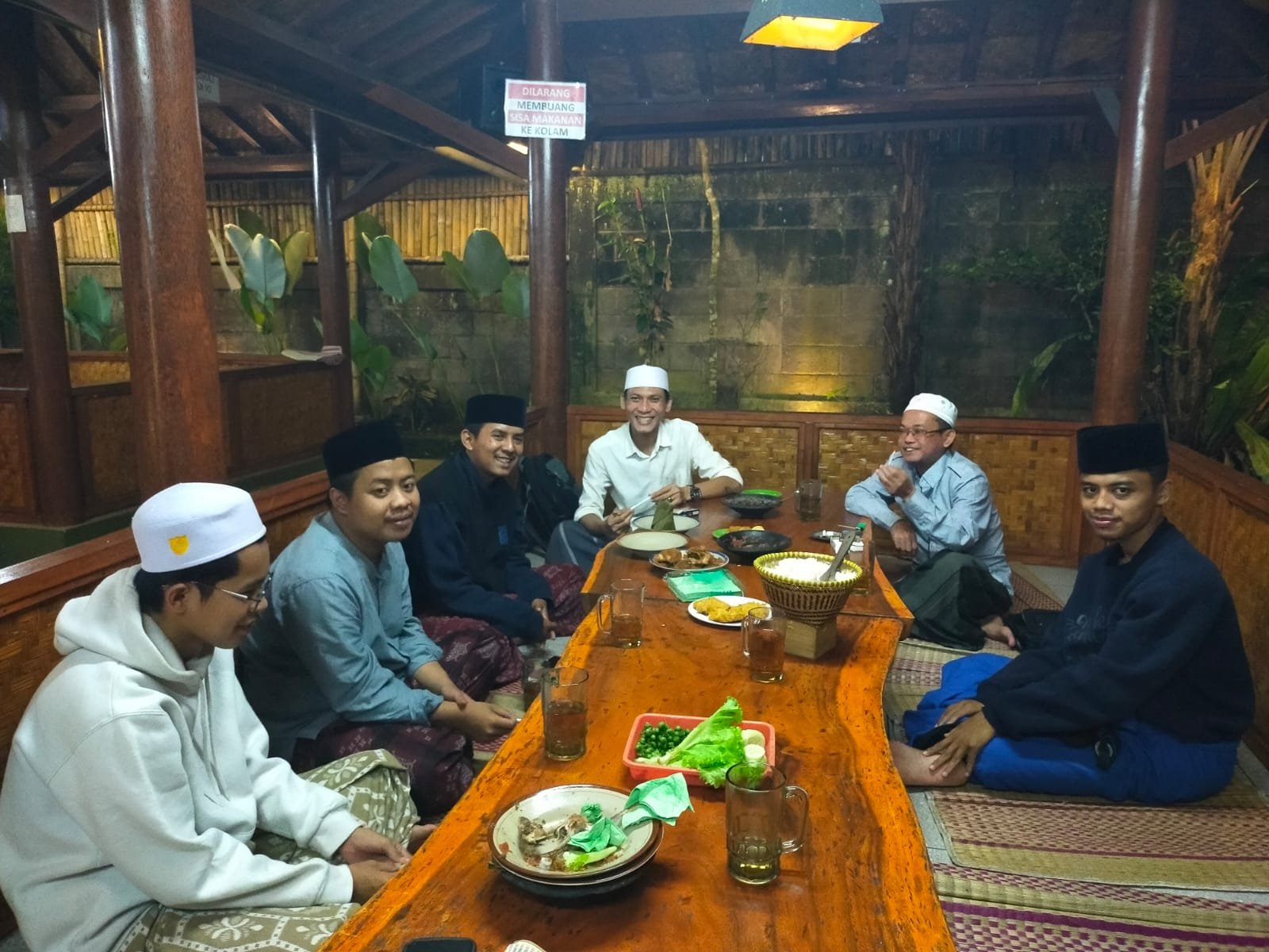 Diskusi santai bersama Pimpinan Ponpes MHMQ