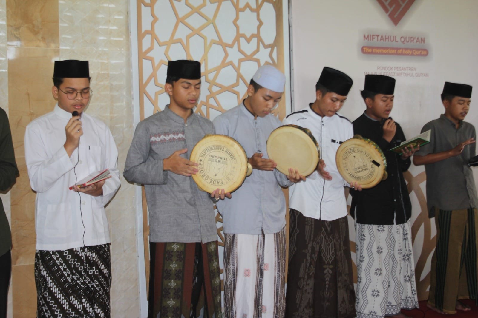 Penampilan Tim Hadroh Putra