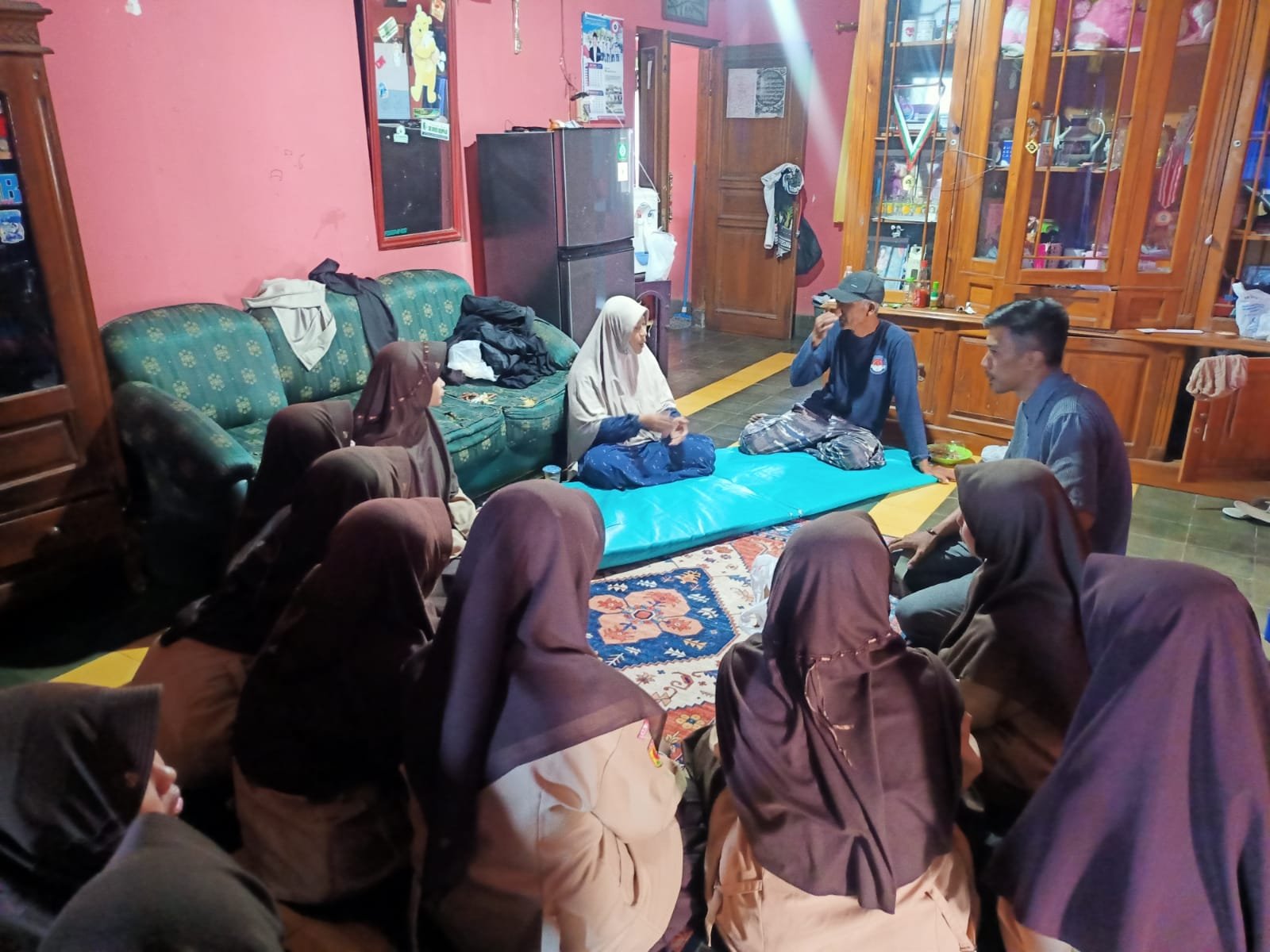 Keg. Penjengukan siswa sakit oleh bid. Kesiswaan