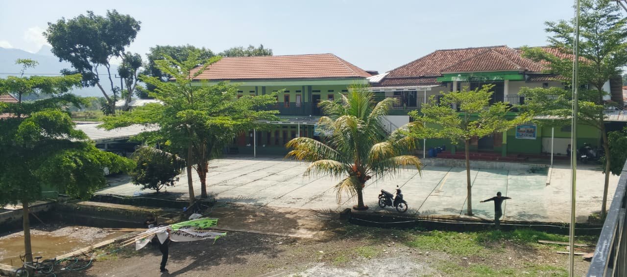Selamat Datang di SMPI Miftahu...